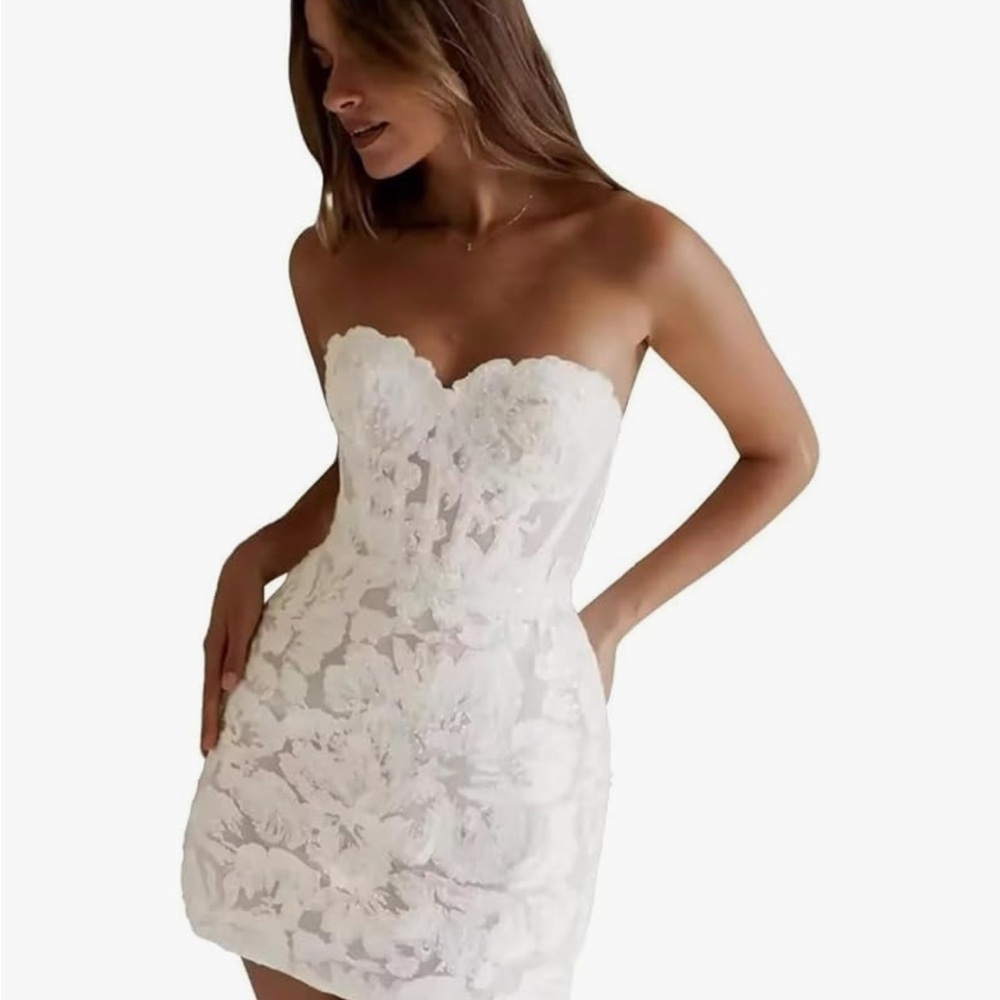 NEW Elegant White Strapless Dress